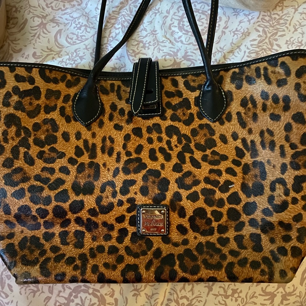 Dooney and Bourke puse